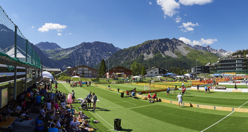 Der Sportplatz Ochsenbühl während dem 7eck Unihockey Cup im Sommer