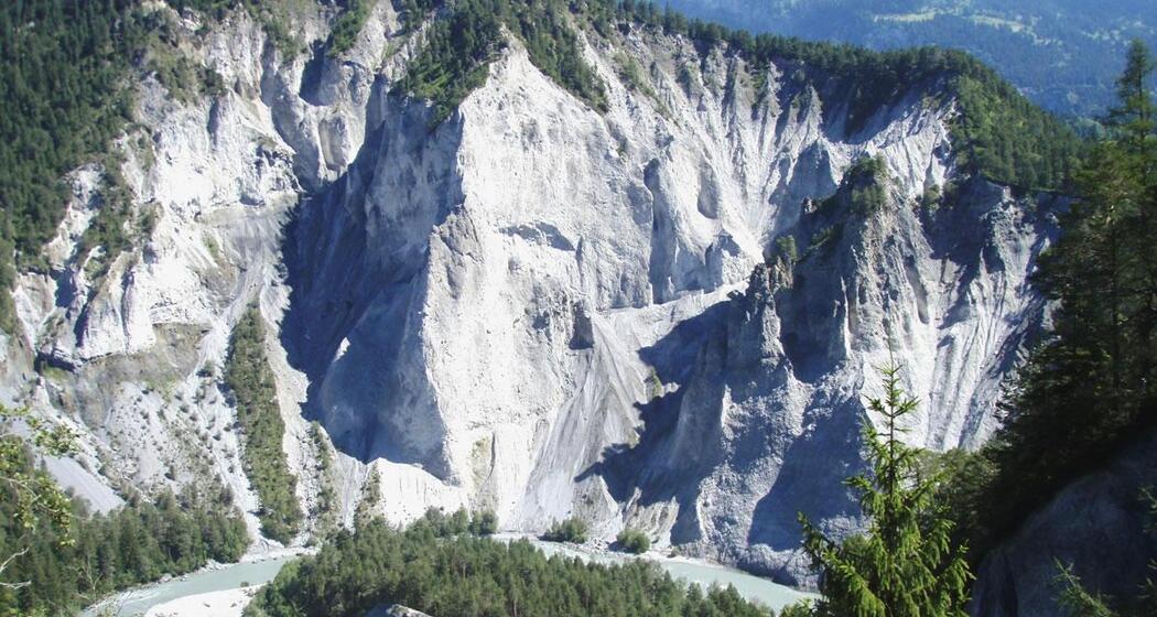 Las Ruinas sut Crestaulta