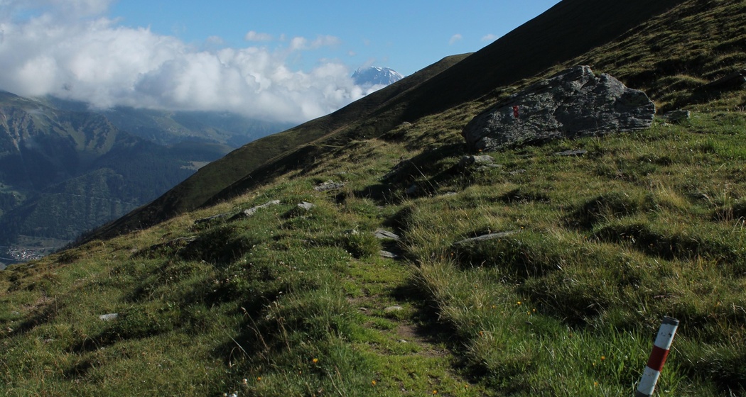 Höhenweg nach Cuolm Cavorgia mit Tödi