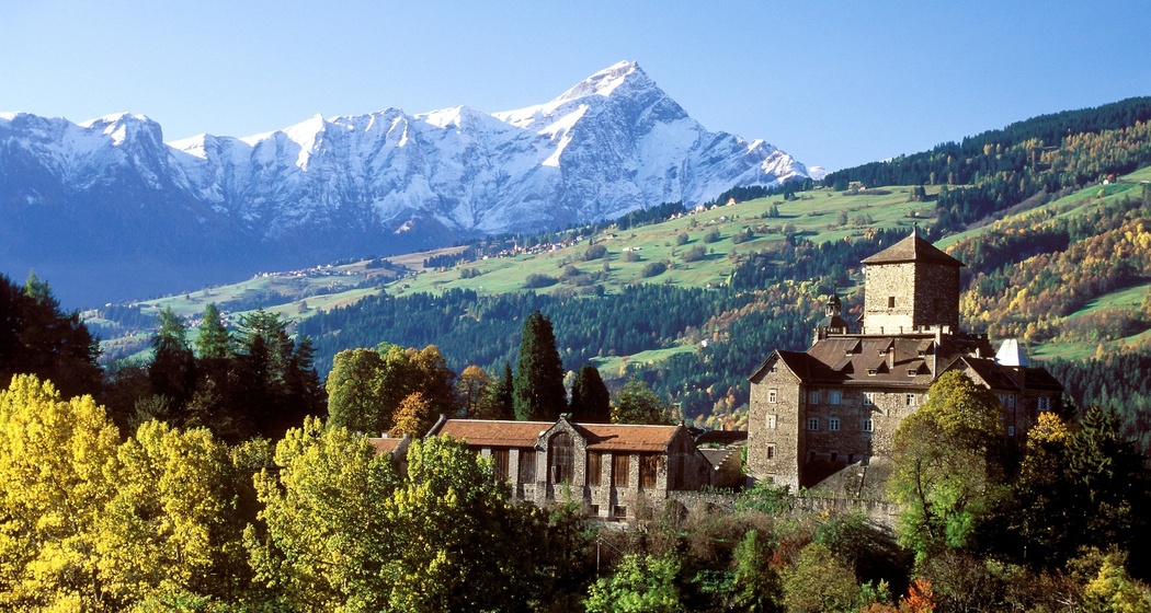 Schloss Ortenstein mit Beverin