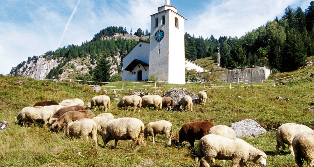 Romanische Kirche in Ausserferrera