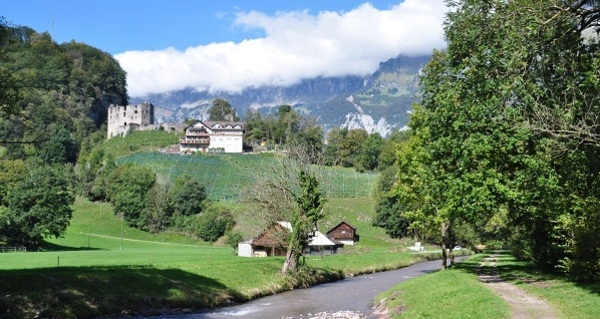 Entlang der Schils bei der Ruine Gräpplang