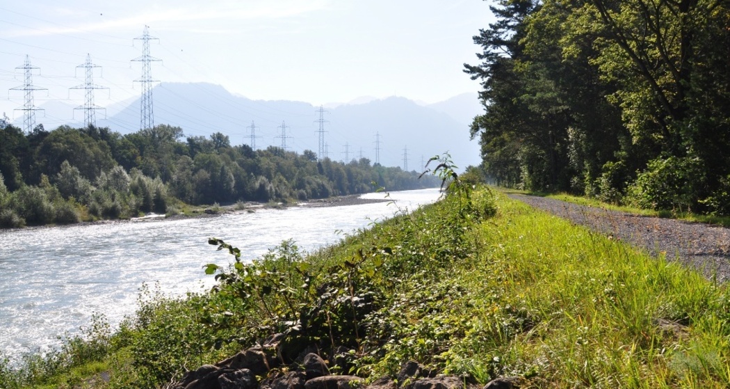 Dem Damm entlang nach Landquart