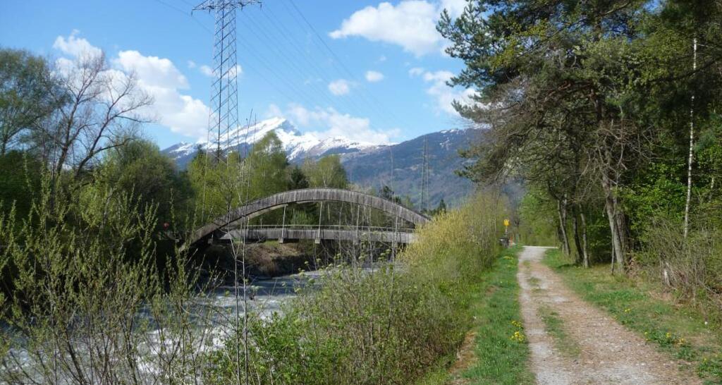 Trattbrücke, Blick zum Calanda