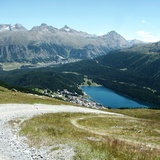 Abfahrt von der Corviglia mit St. Moritzer See