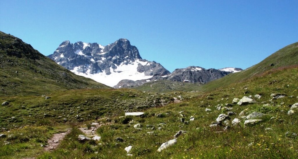 Val da Tschüvel mit Keschhütte und Piz Kesch