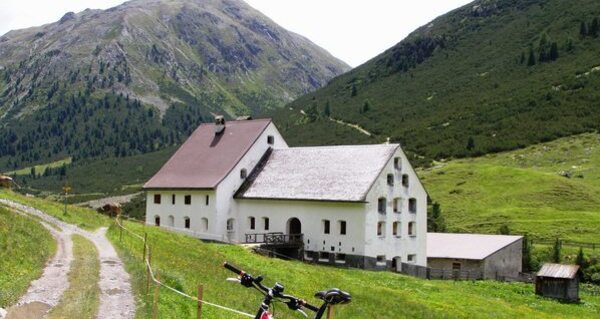 Herrenhaus auf der Alp Serlas