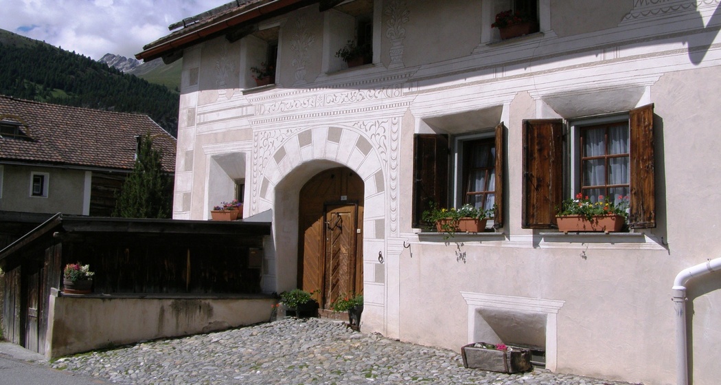 Prächtige Häuser in La Punt Chamues-ch