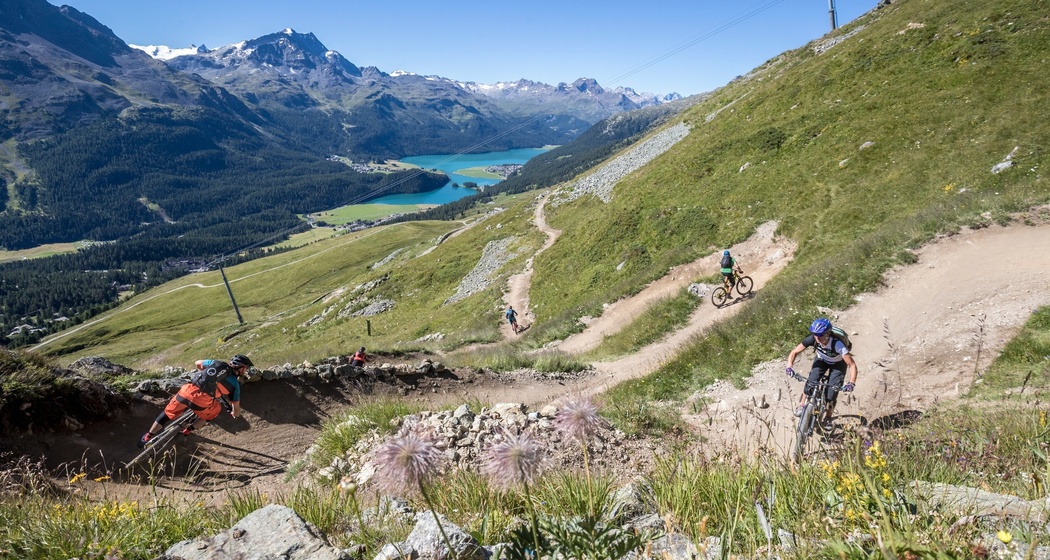 WM Flow Trail mit Blick auf den Silvaplanersee und den Piz Corvatsch