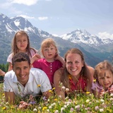 Familie auf dem Schellenursliweg