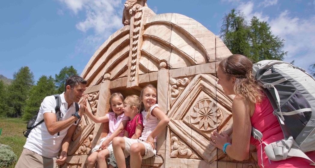 Skulpturen entlang des Schellenursliweges