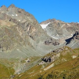 Chamanna Jenatsch mit Piz Calderas und Err Gletscher