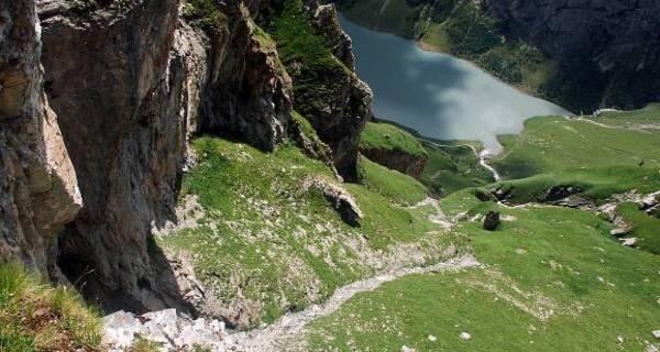 Blick ab Camona zum Panixer-Pass hinunter