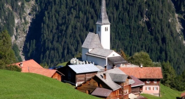Tenner Kirche © B. Steinmann