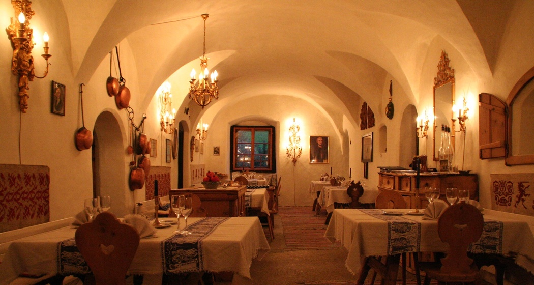 Ritterhaus Chasa de Capol, Historische Gaststätte & Weinkellerei (oua_23549014_image)