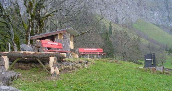 Feuerstelle beim Parkplatz Schrina-Hochrugg