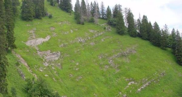 Stummenloch, oft mit Gämsen