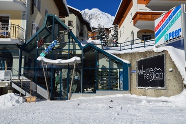 Peer Sport and White Passion Ski school (oua_23884926_image)