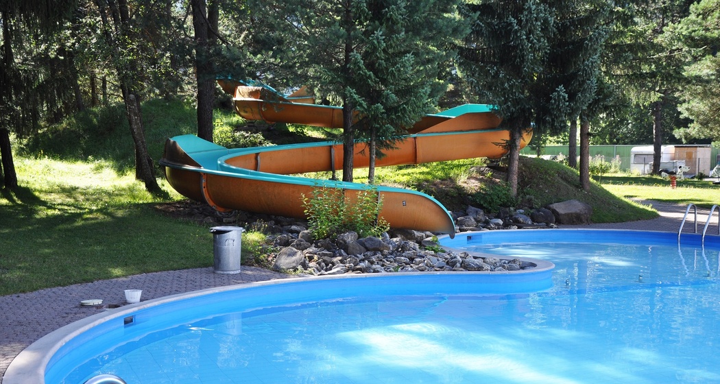 Die Rutschbahn steht bei den Kindern hoch im Kurs!