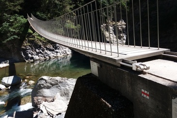 Schweben über Wasser (oua_23950734_image)