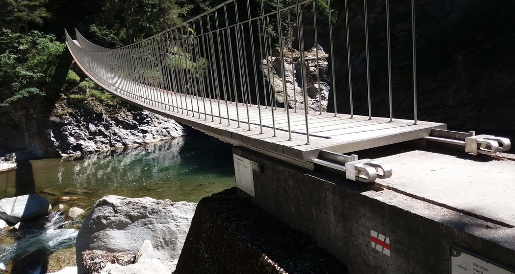 Schweben über Wasser (oua_23950734_image)