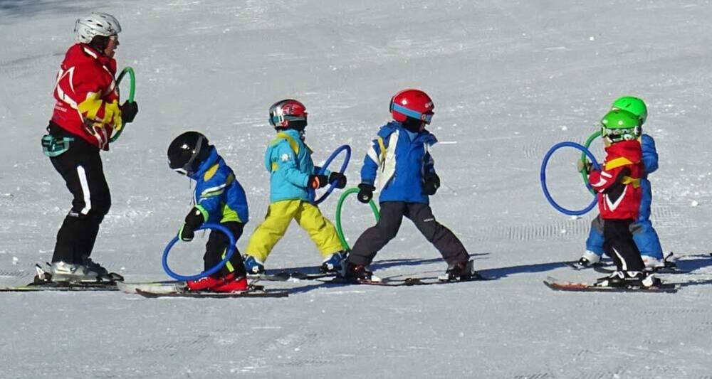 Skischüler beim Unterricht in Pany