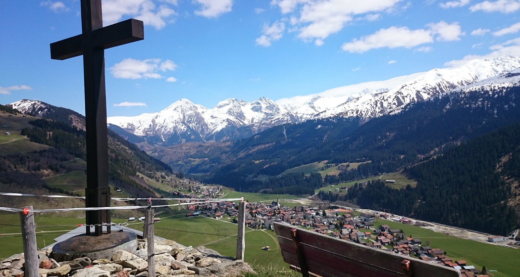 Aufstieg übers Mises Grond - Blick auf Sedrun