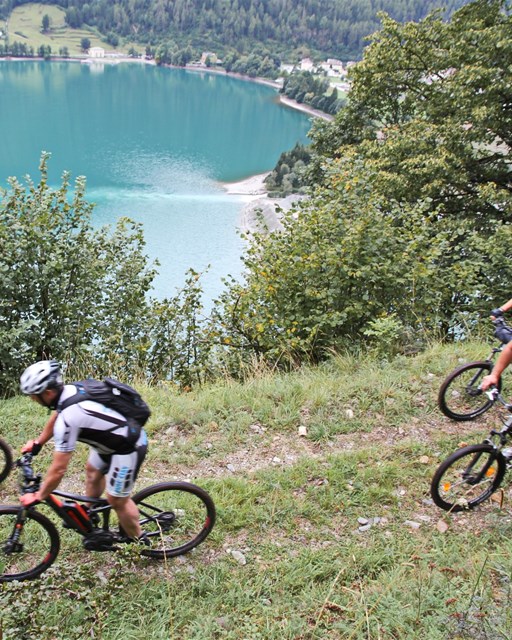 Vista sul lago di Poschiavo