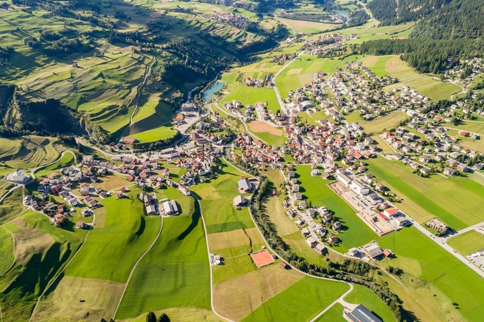 savognin-dorf-sommer-surses-graubuenden