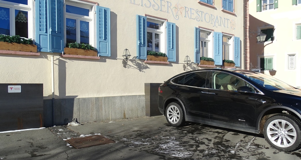 Tesla und andere – Hotel Restaurant Meisser (oua_25041308_image)