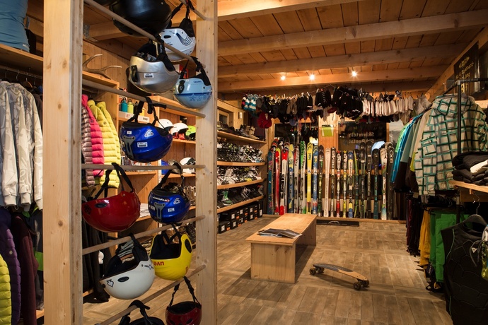 Bananas Sport Shop (oua_25042549_image)