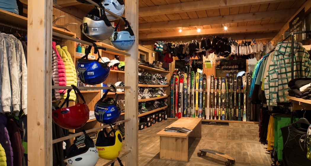 Bananas Sport Shop (oua_25042549_image)