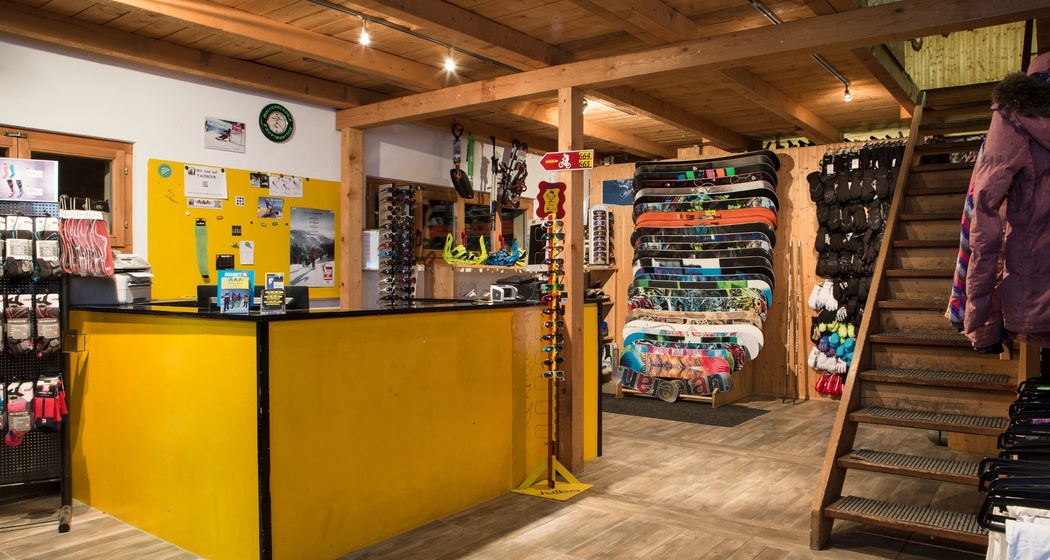 Bananas Sport Shop (oua_25042551_image)