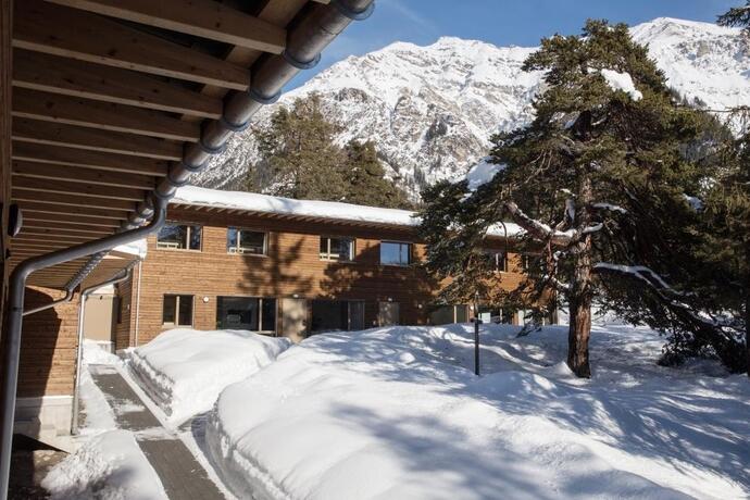 Hauptgebäude und Lenzerhor