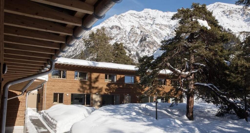 Hauptgebäude und Lenzerhor