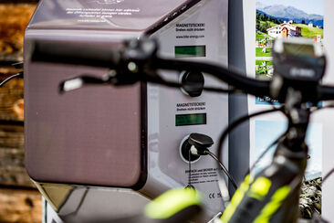 E-Bike Ladestation Valendas-Sagogn Bahnhof (oua_26618081_image)