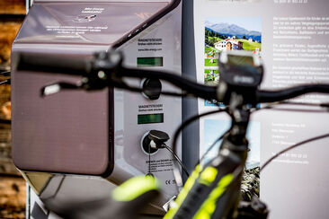 E-Bike Ladestation Disentis/Mustér Bahnhof (oua_28096129_image)
