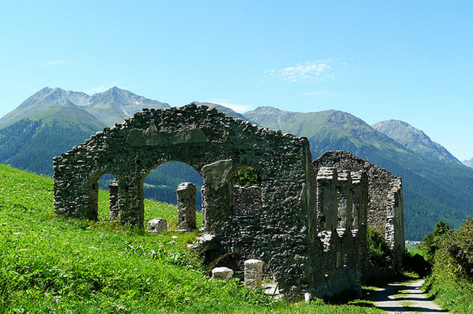Approach to Jamtalhütte from Ardez (oua_30425289_image)