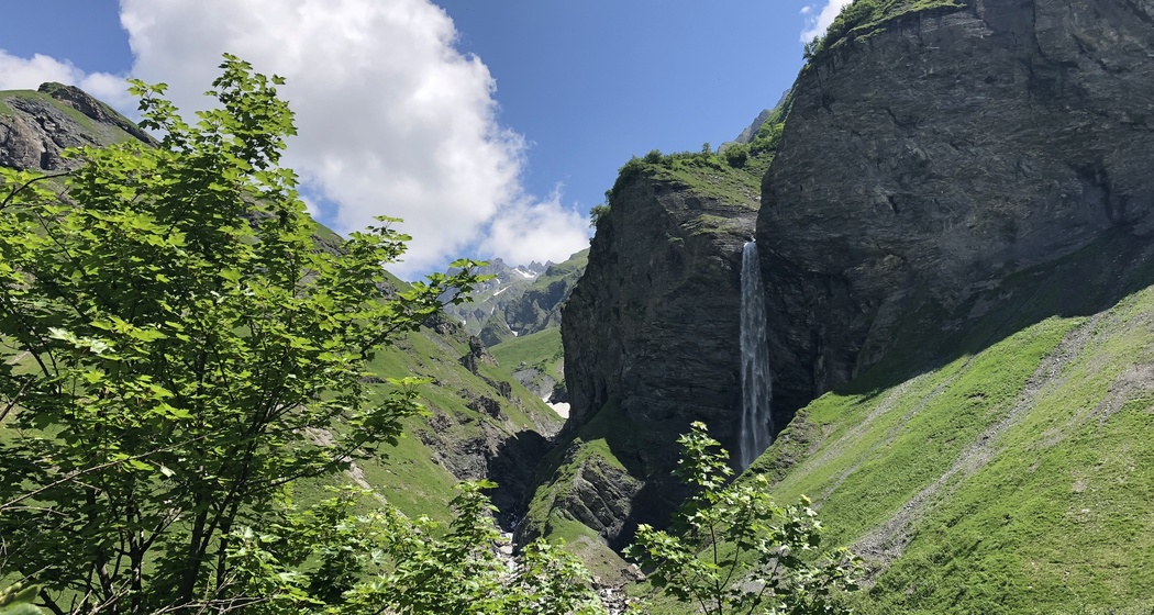 Imposante Wasserfallarena Batöni