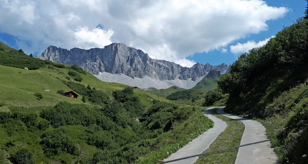 Die imposante Rätschenflue zum Greifen nah.