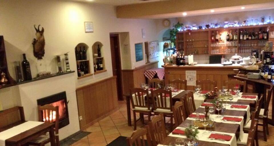 Grotto Laura (oua_31387683_image)