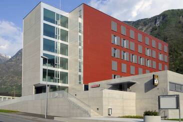 Monstera Bar (oua_31529070_image)