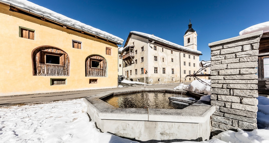Strada an einem sonnigen Wintertag.
