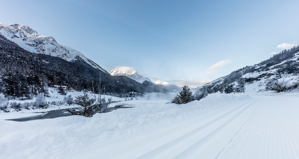 Langlaufen auf der Loipe Scuol-Martina.