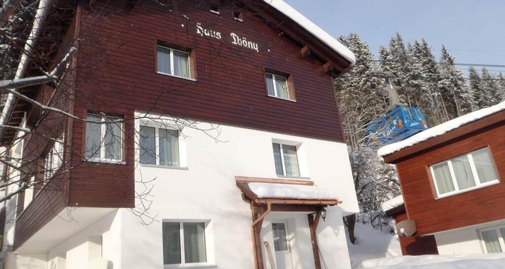 Haus Thöny mit Weisshorn Luftseilbahn