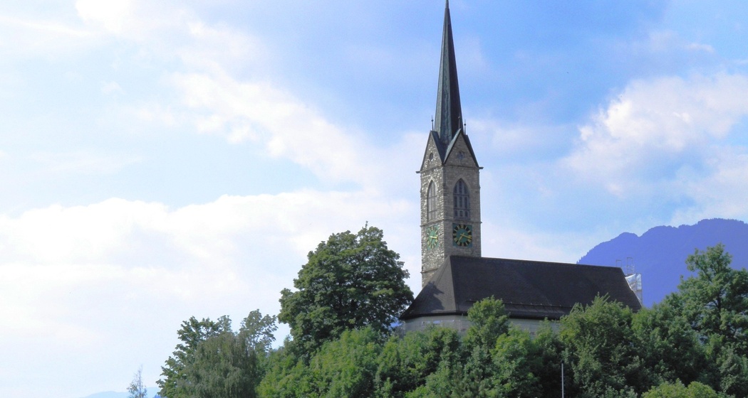 Kirche Tamins mal von der Bergseite