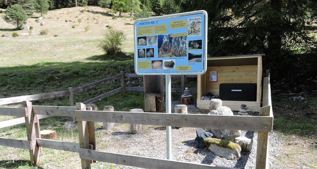 Sagenstation auf dem Sagäweg Vättis