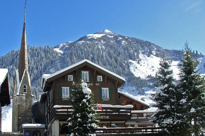 Hotel Rhätia im Winter