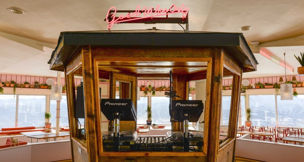 GALAAXY Main Station - Crap Sogn Gion (oua_33829121_image)