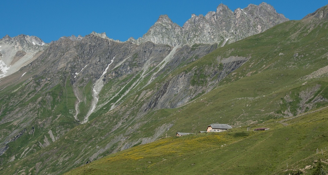 Blick auf die gigantische Berglandschaft